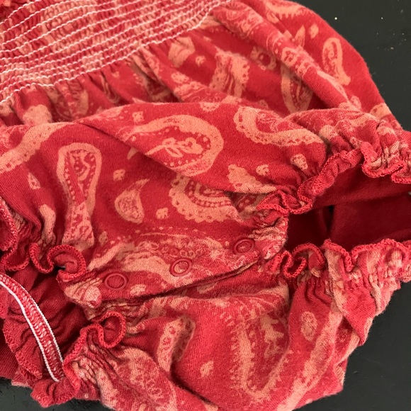 Burt’s Bee Baby Onesie - Picture 3 of 4